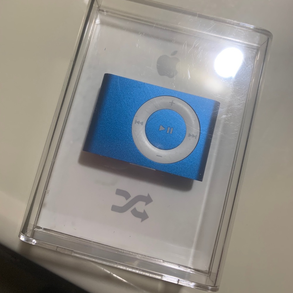 New Apple IPod - Picture 2 of 3